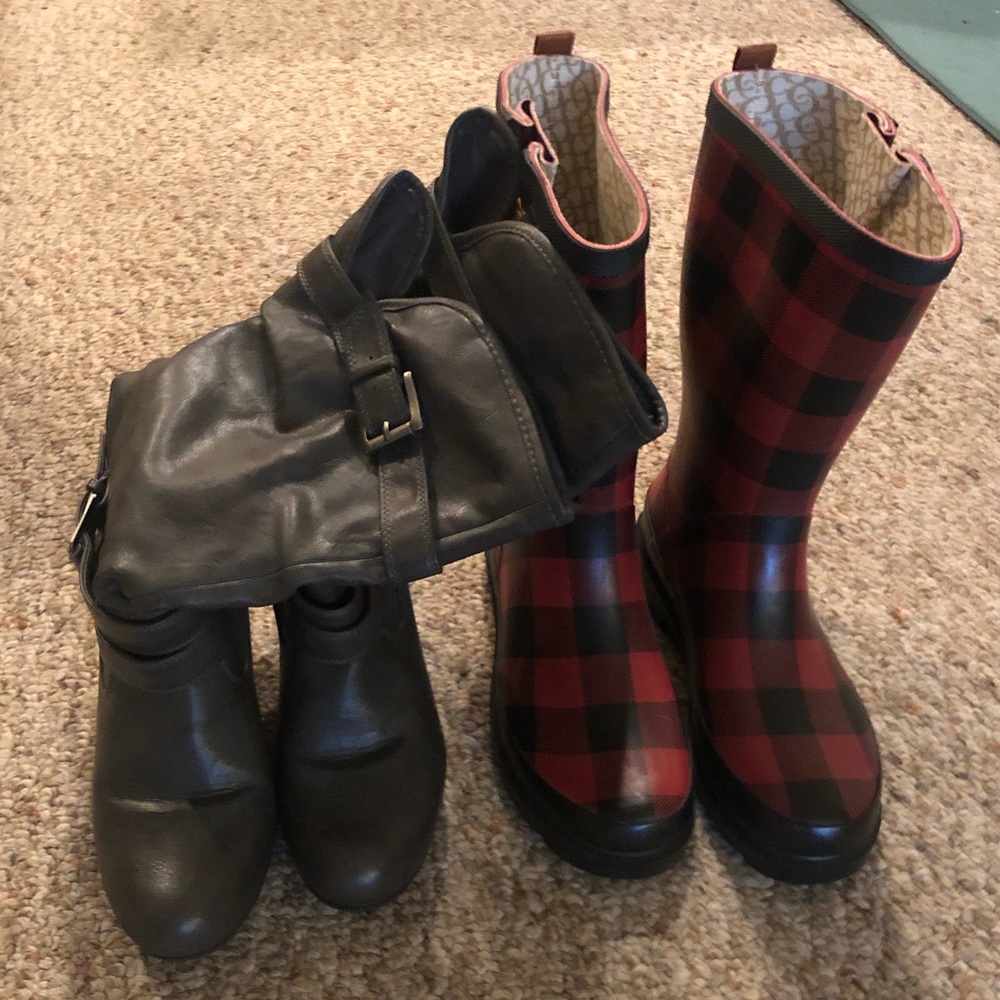 2 pairs of boots